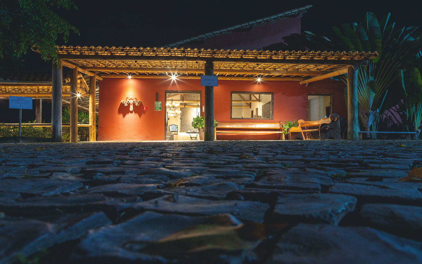 hotel-fazenda-pacu-bannerfotos-noturnas-hotel-piscina-e-areas-sociais-1-2